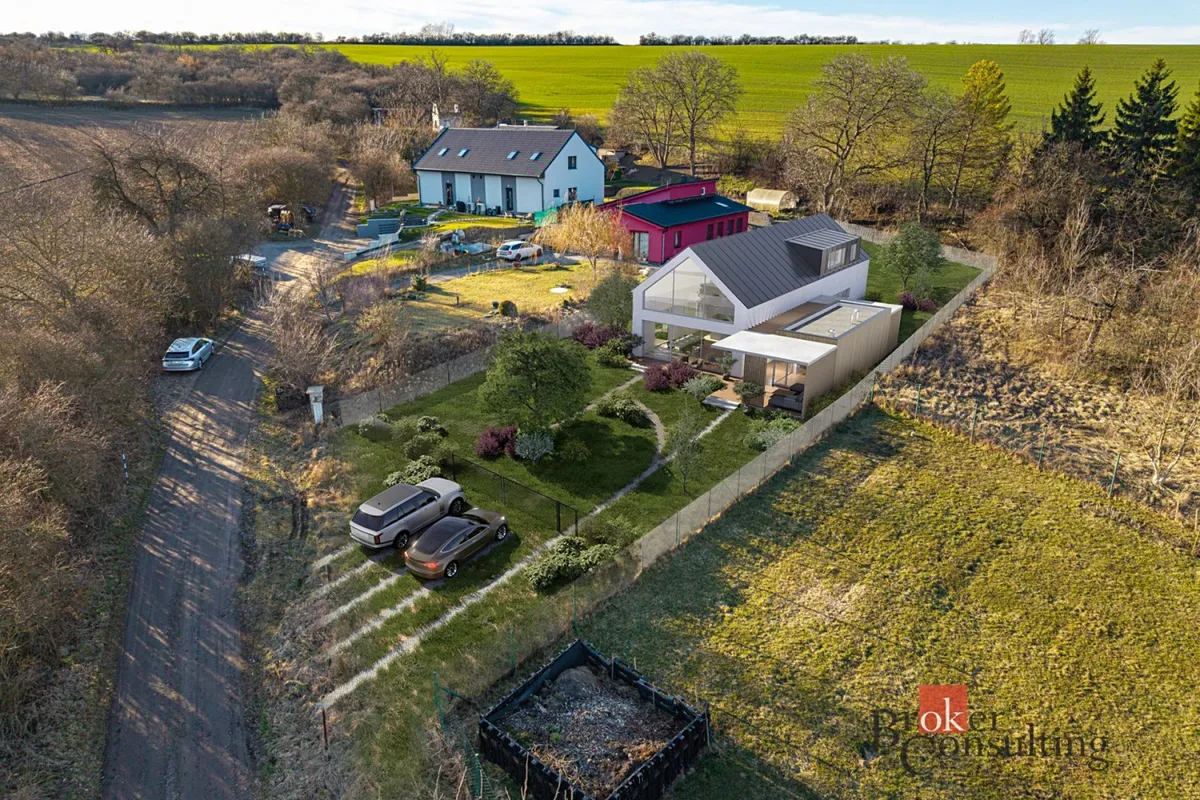 Prodej stavebního pozemku 1328 m²